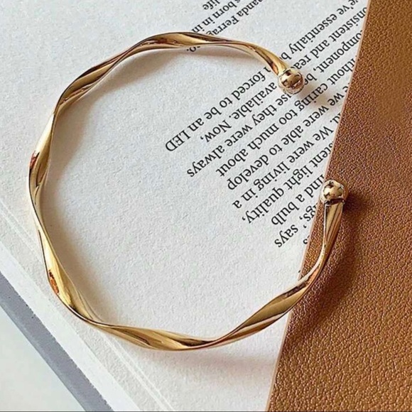 Gold or Silver Twist Design Open Cuff Bracelet. New - Picture 2 of 11